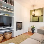 Guest house Almada Charm & 4*