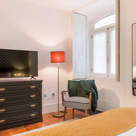 Almada Charm & 4* Oporto