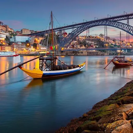 Almada Charm & 4* Oporto