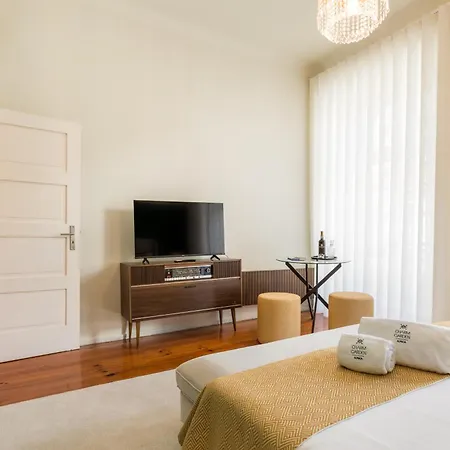 Almada Charm &