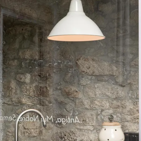 Almada Charm & 招待所 4*