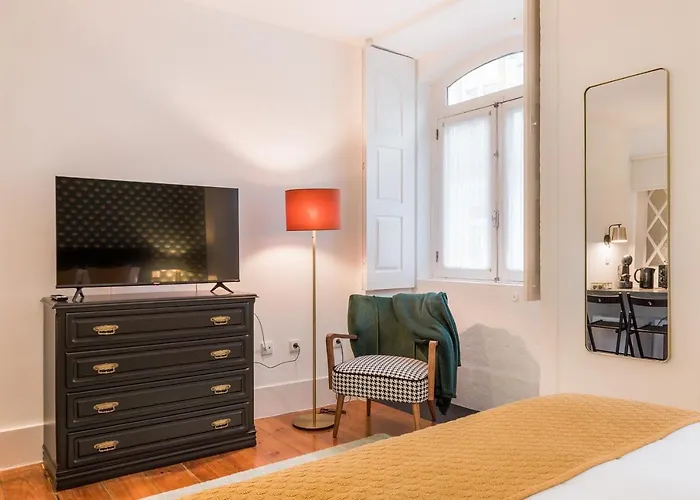 Almada Charm & 4* Oporto