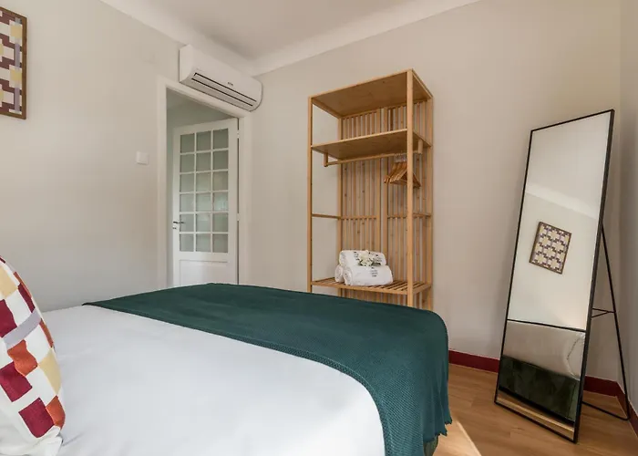 Almada Charm & 4* Oporto