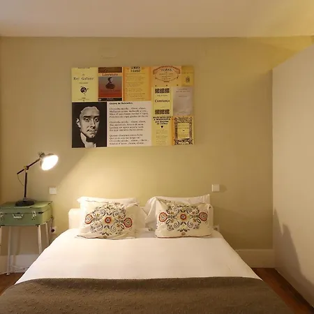 Almada Charm & Guest house *