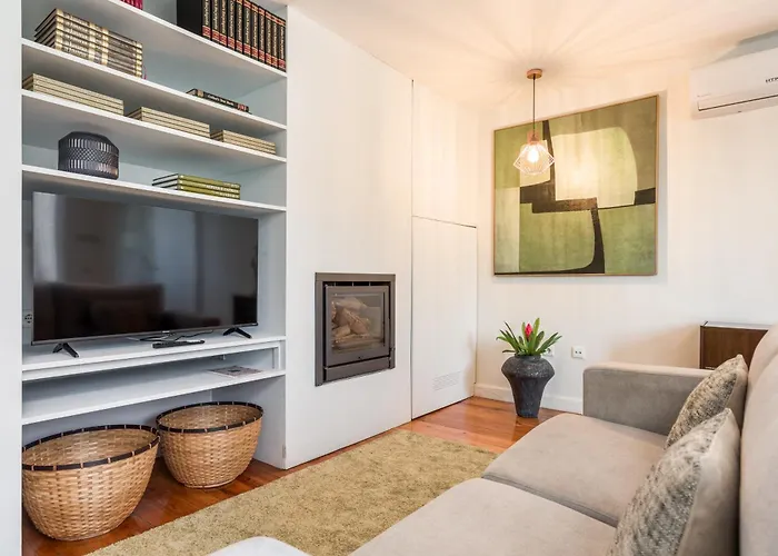 Guest house Almada Charm & 4*