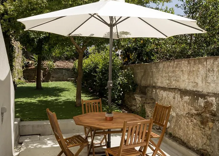 Almada Charm & Guest house