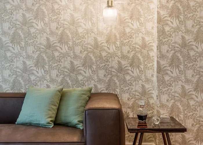 Guest house Almada Charm & 4*