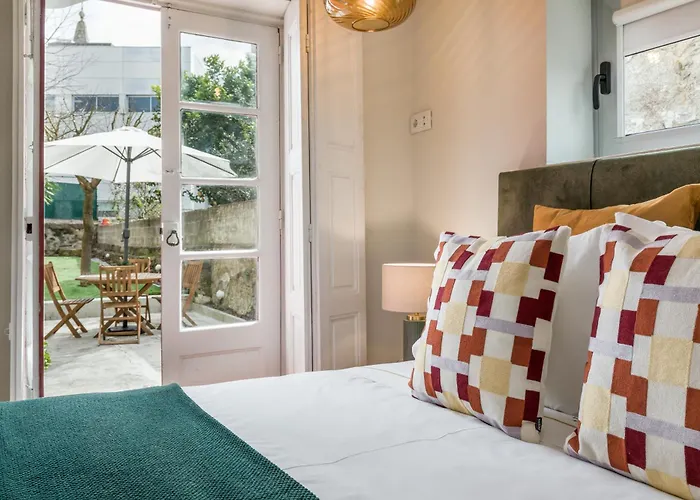 Guest house Almada Charm &