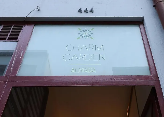 Almada Charm & Guest house