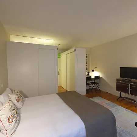 Almada Charm & 4* Oporto